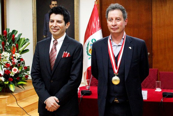 Ministro de Minería y Metalurgia de Bolivia condecorado por la Cámara