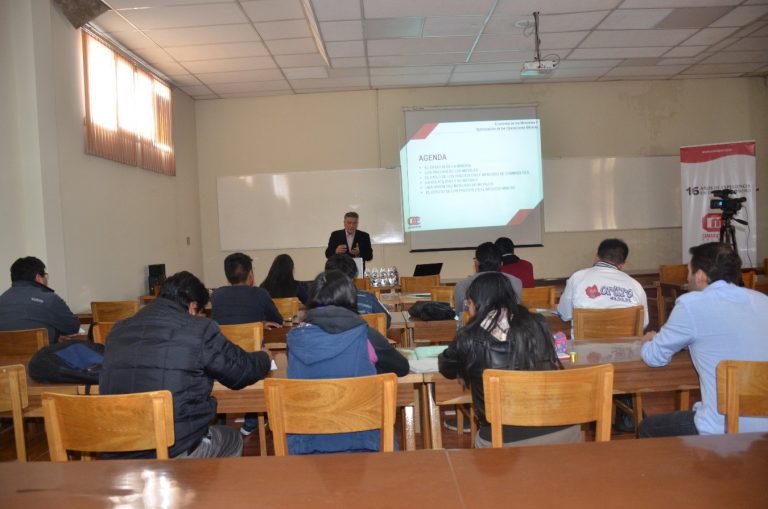 Curso de capacitación en la Universidad Técnica de Oruro