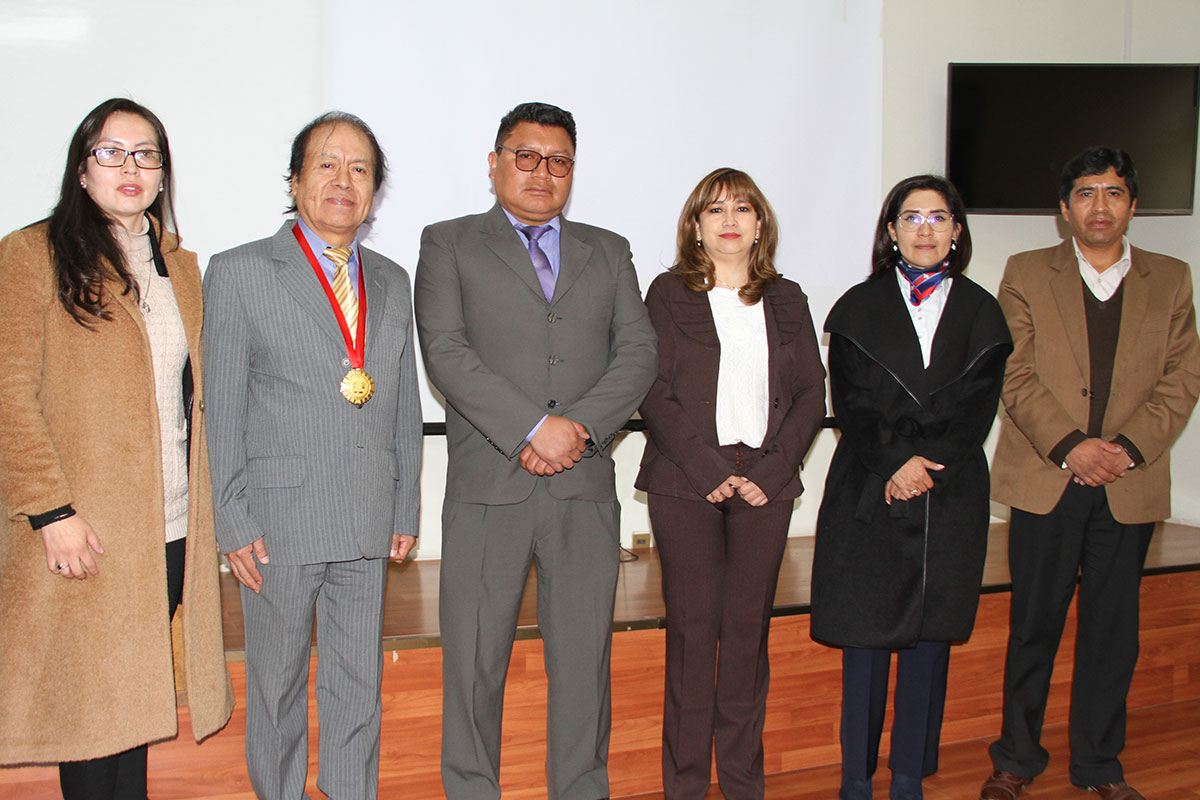 Presidente Académico de la Cámara Minera del Perú presente en sustentación de tesis