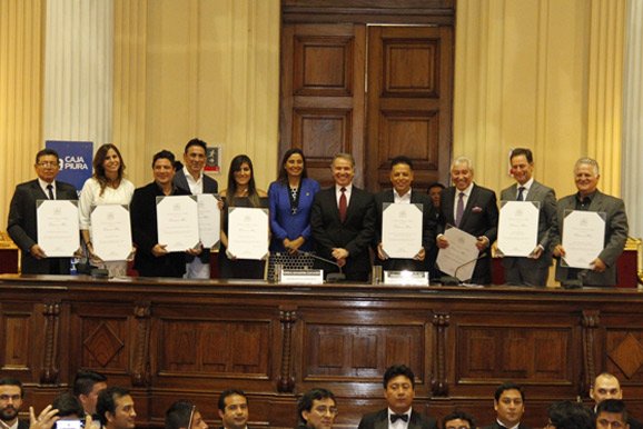 Congreso de la República reconoce labor de principales artistas nacionales